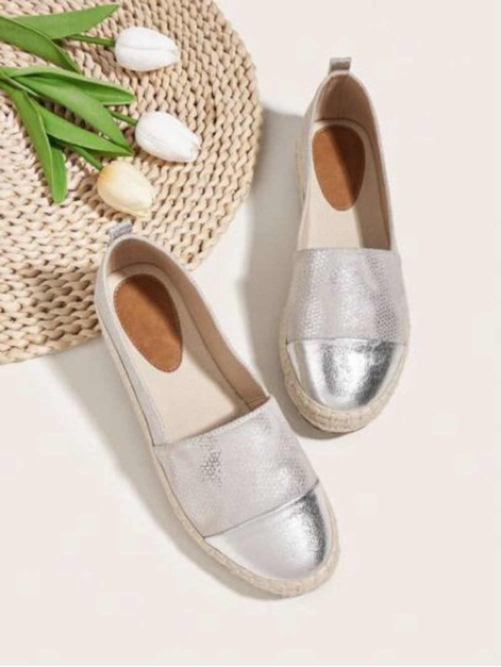 Slip-On Espadrille Flats with Metallic Silver/Snake Size 6- never worn! - Picture 1 of 5